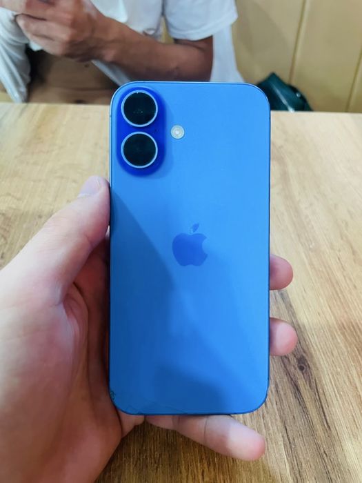 iPhone 16 Синий | 89% |