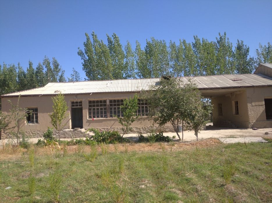 Hovli sotiladi 18 sotix sirochna kelishamiz