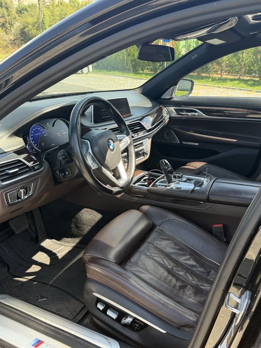 Bmw 750Li 450cp