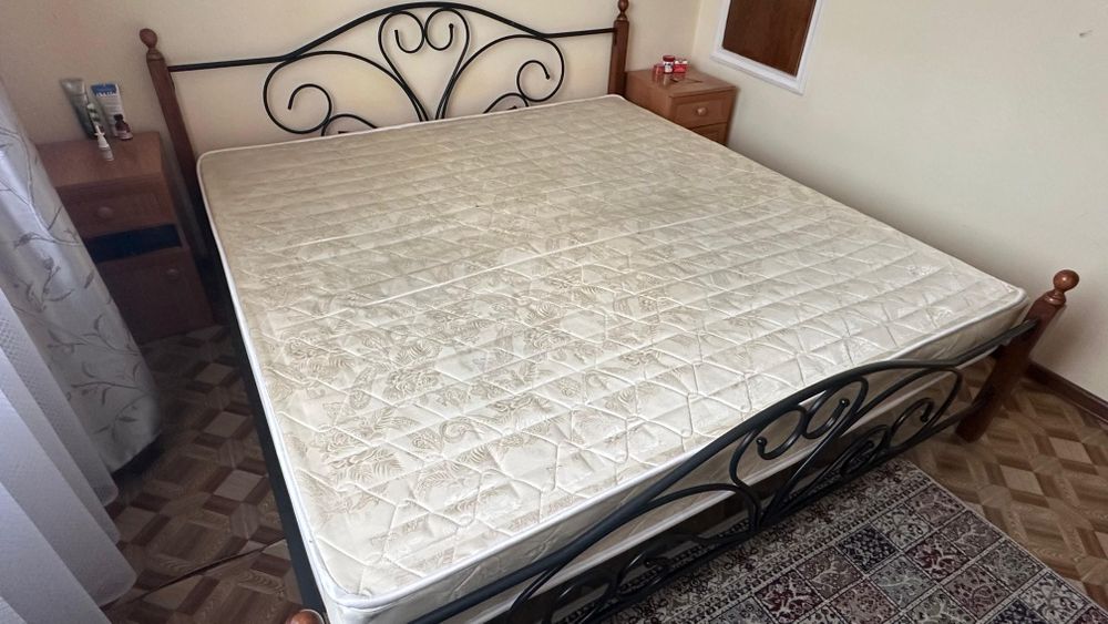 Кровать двухспальная!