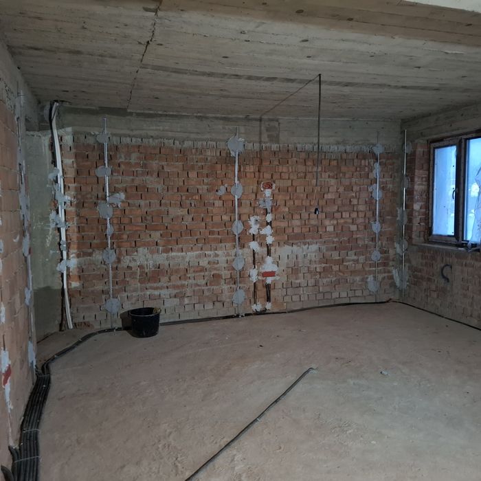 Efectuam tencuiala mecanizata