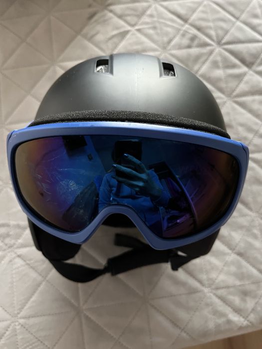 Ски екип с каска и очила
