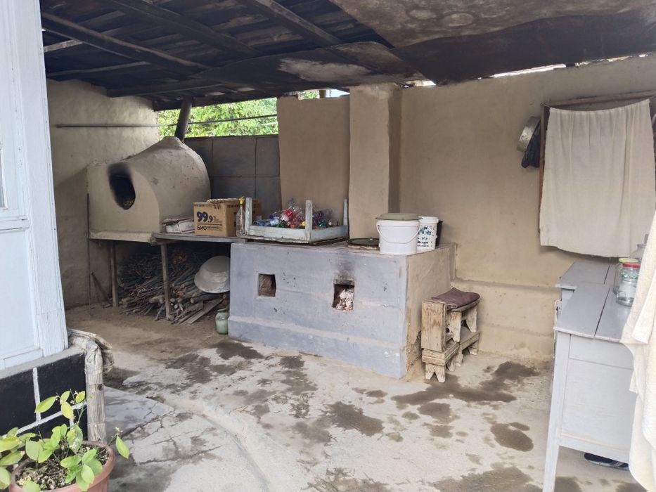 Uchaska sotiladi 6,5 sotix srochna narxi keliwiladi yana