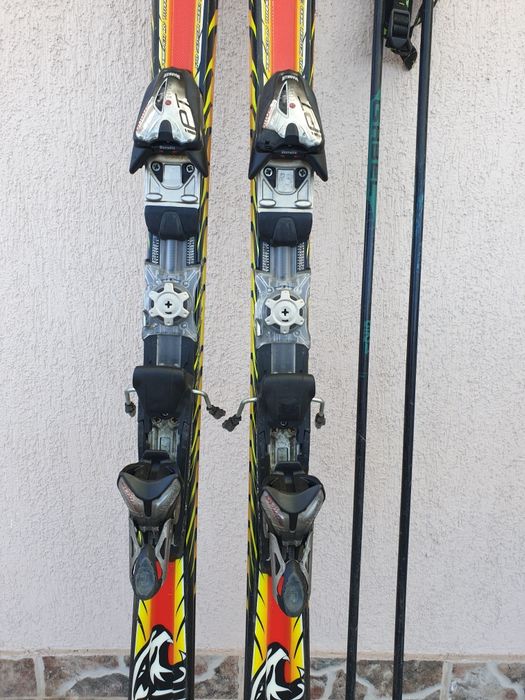 Schiuri Volkl cu bețe incluse