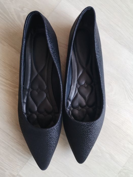 Продам туфли новые