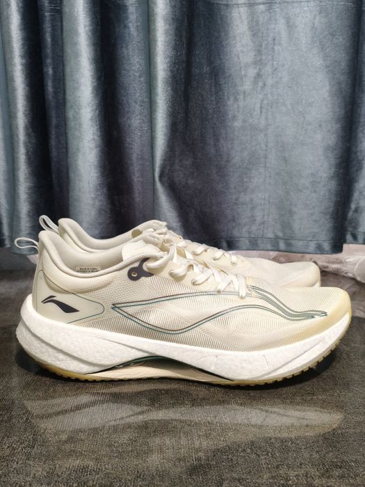 Продам оригинальные кроссовки Lining
