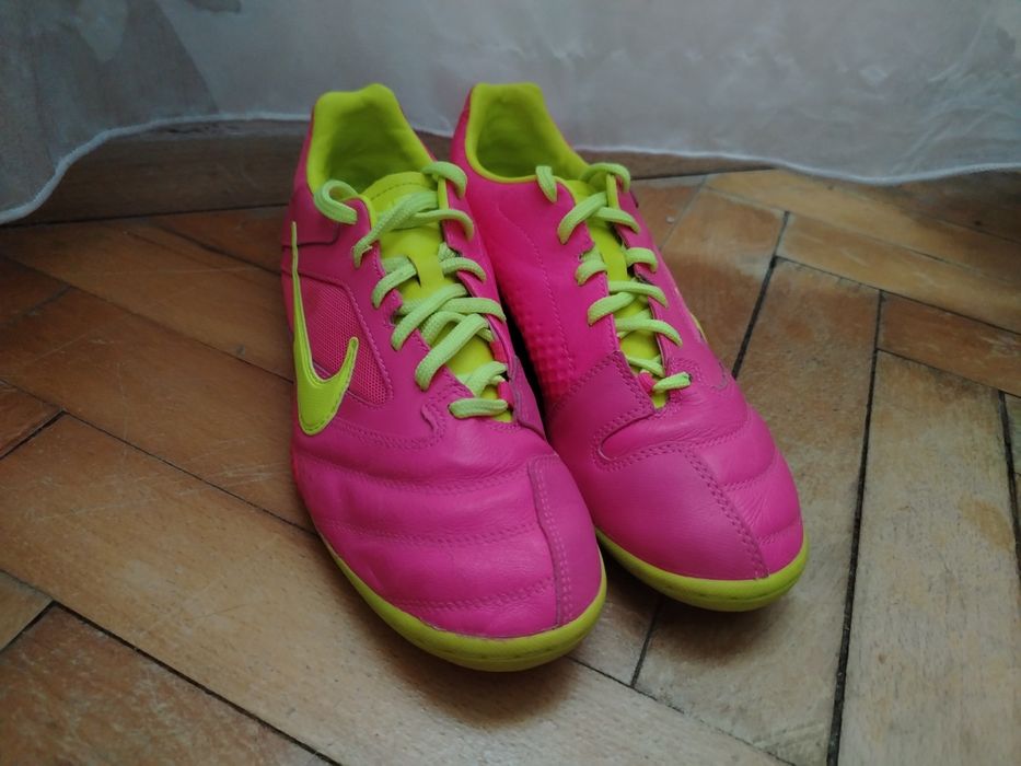 Nike обувки за ритане  40номер