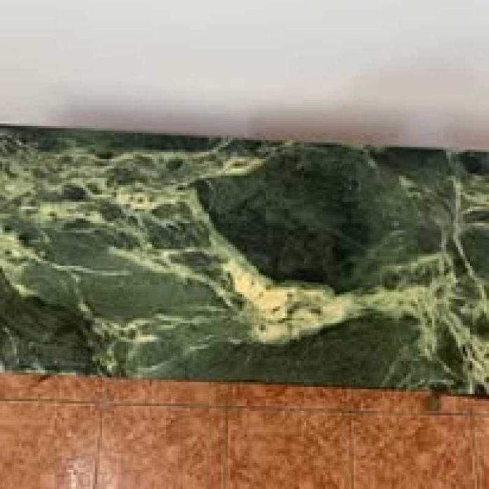 Masa decor living cu blat din marmura verde