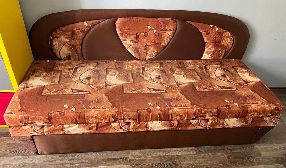 Подарявам разтегателен диван