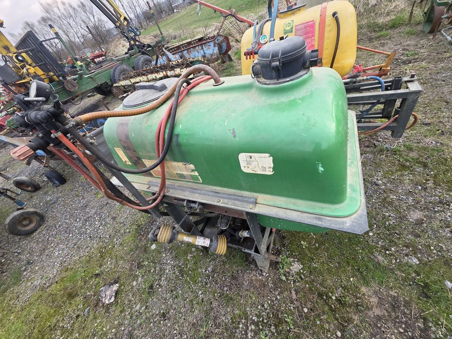 Bazin 500 litri cu instalatie erbicidat 10 metri