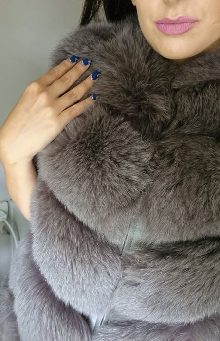 Продавам дамски елек от лисица