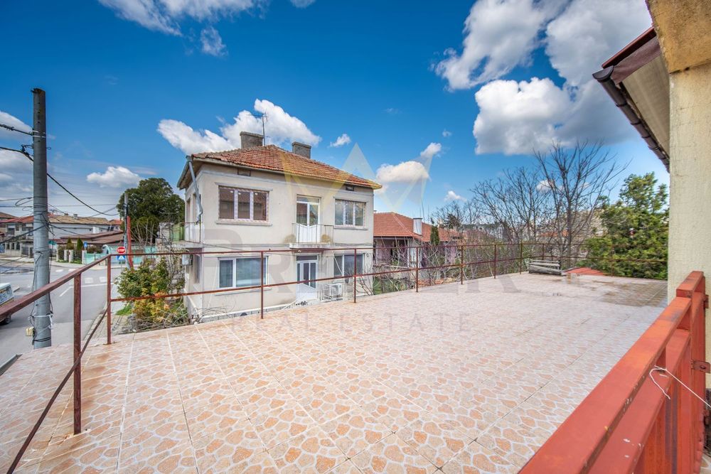 Продава се Къща в Каварна - 424 кв.м за 371 €/кв.м - Снимка #2