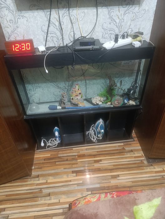 Продам аквариум 100литров с подставкой.