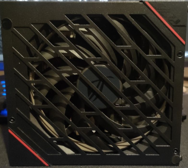 Продам блок питания ASUS ROG STRIX 750W 80 PLUS GOLD