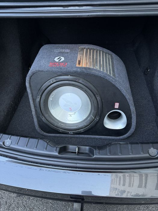 Vand subwoofer auto