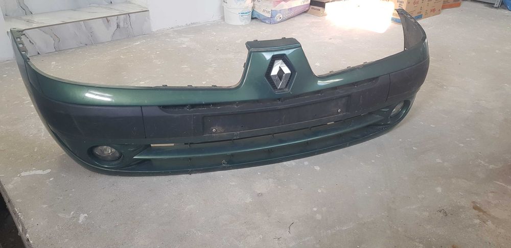 Bara fata Renault