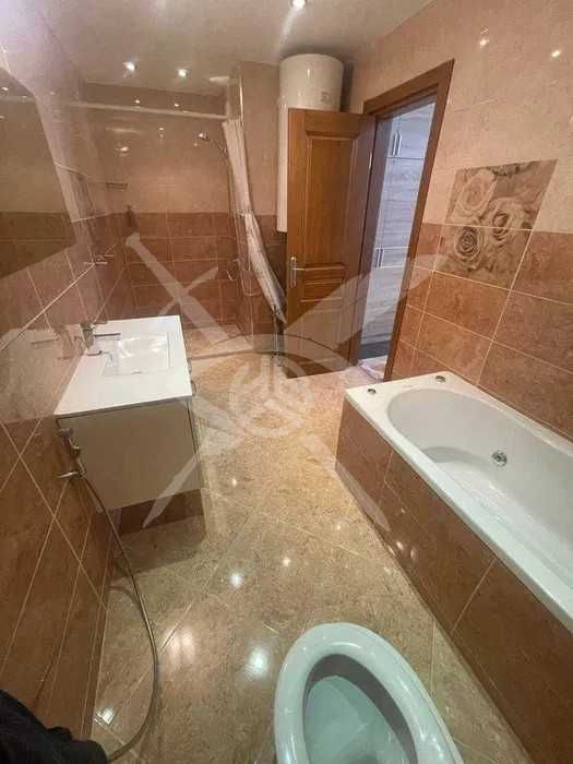 Продава се Тристаен апартамент в Бургас, Възраждане - 110 кв.м за 1206 €/кв.м - Снимка #9