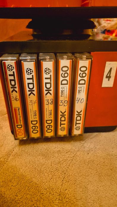 Фонотека с двадесет аудиокасетки