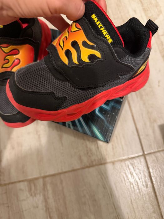 Adidasi skechers cu luminite