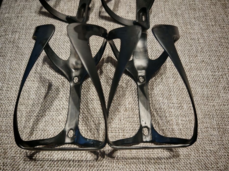 Suporturi bidon bicicleta carbon, seturi de doua sau unu, stare F bună