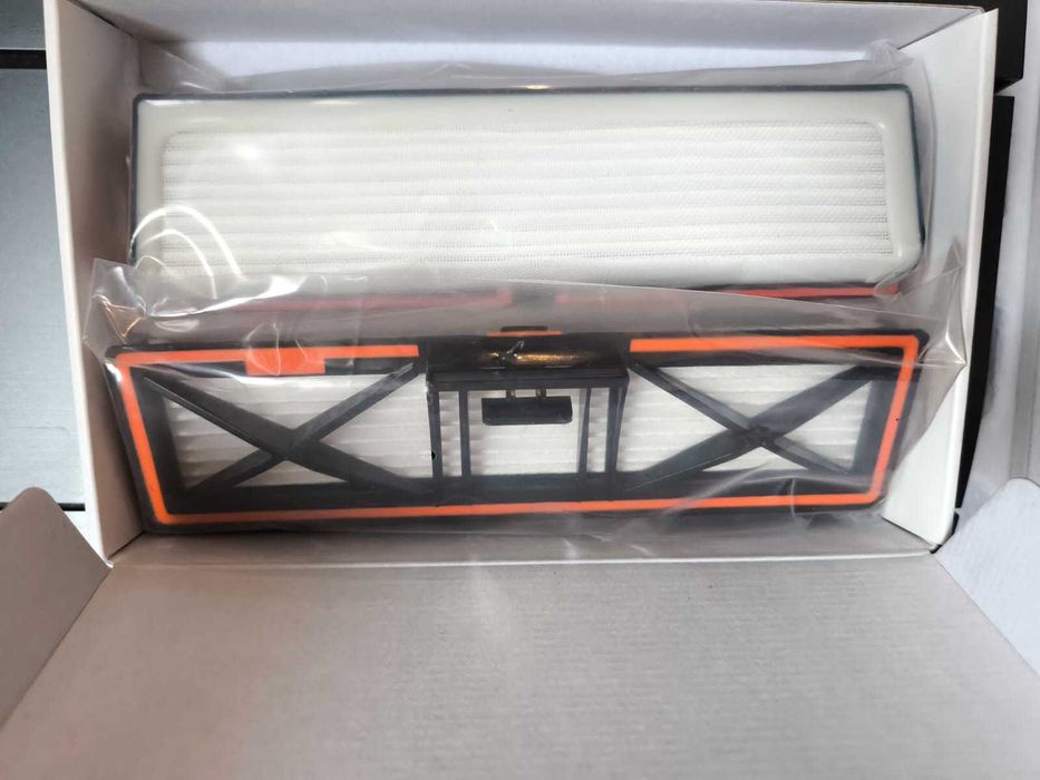 Robot aspirator cu filtre si peri de schimb marca nealo