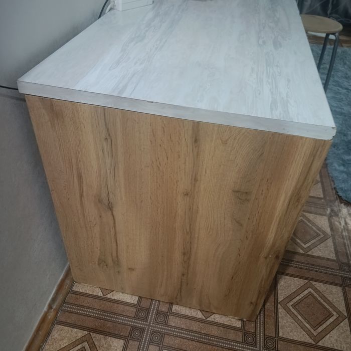 Продам стол письменный, компьютерный.