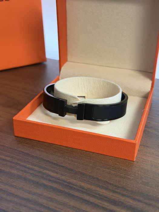 Чисто нови Hermes гривни