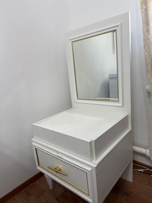 Спальный диван 2 тумбочки, шкаф.