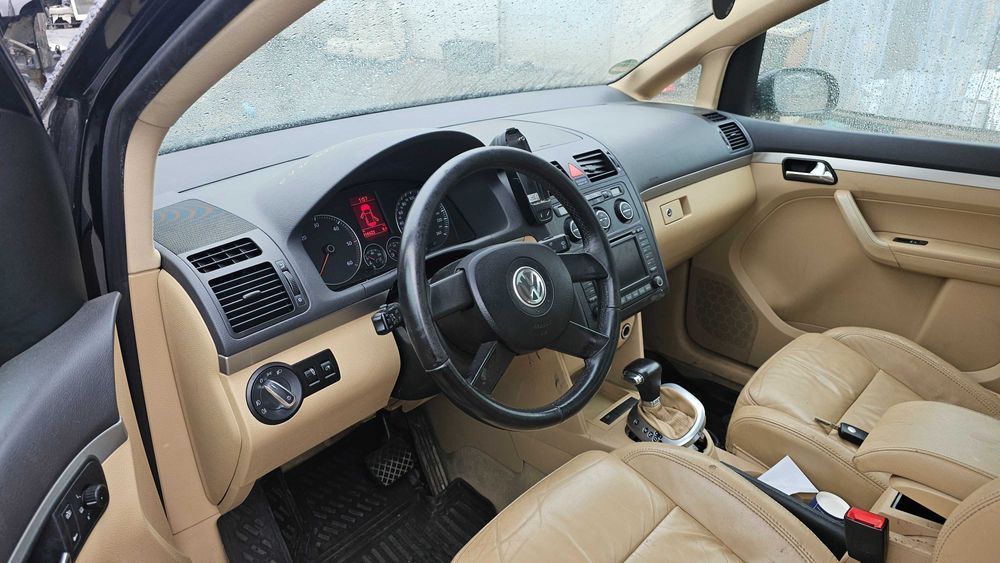 dezmembrez Volkswagen Touran 2 BKD DSG motor cutie automata injectoare