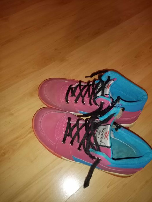 Продавам детски боти