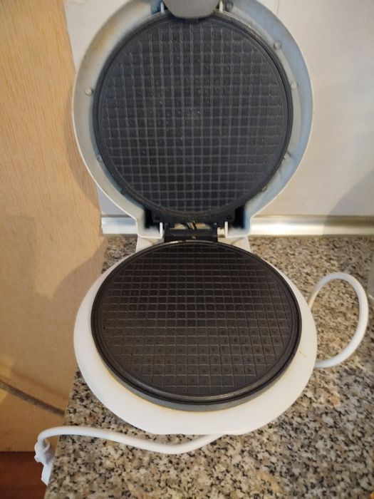 Вафельница электрическая