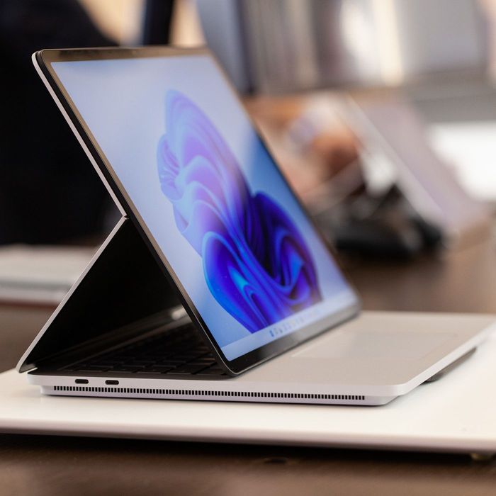 Microsoft Surface Laptop Studio i7/16/512 GeForce ( RTX 3050 TI )