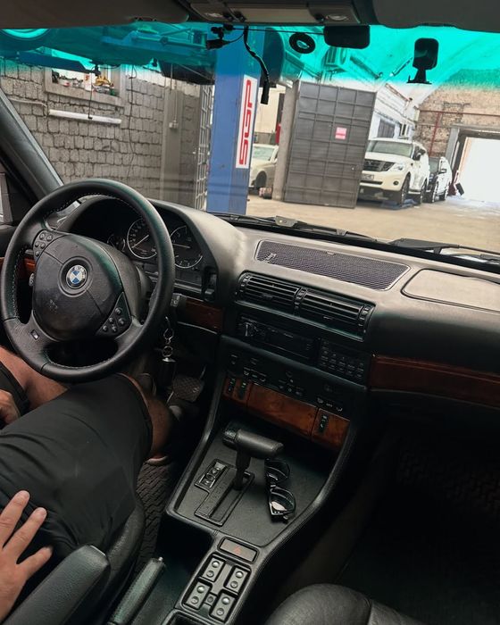 Продаётся BMW e32 v12 750