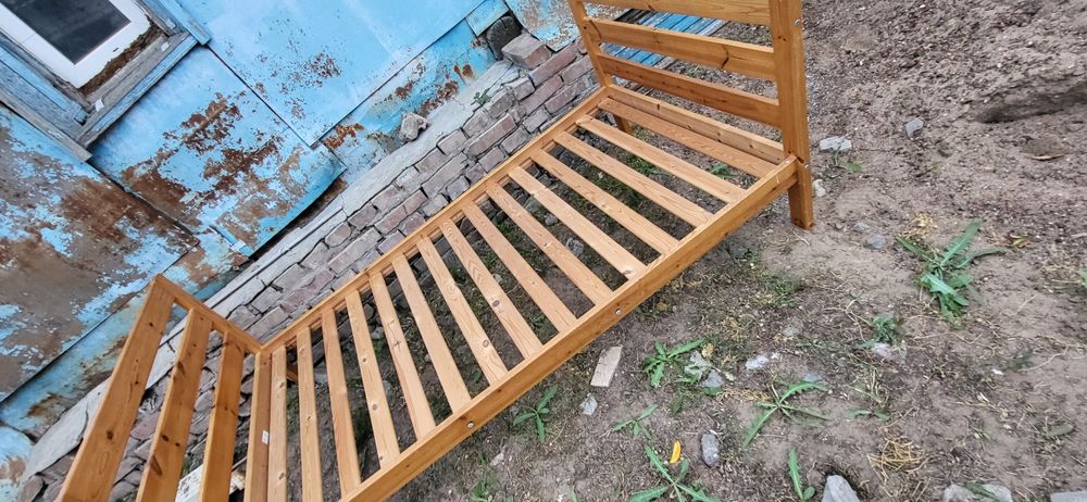 Продам двухъярусную кровать.