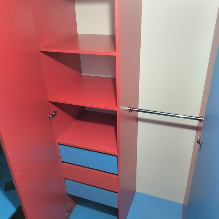 Продам детский мебельный комплект .