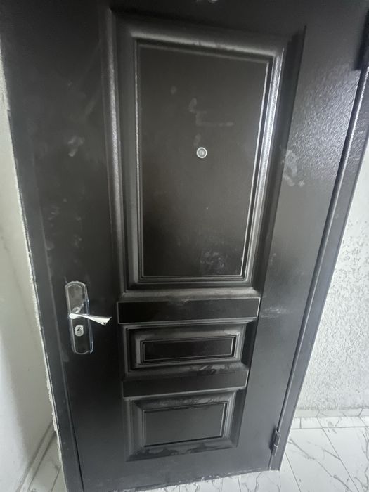 Входная дверь .