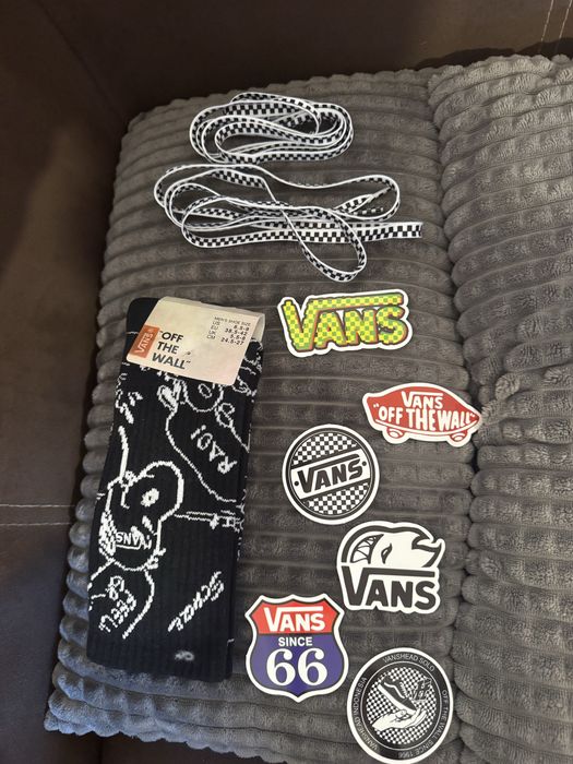 Чорапи VANS, подарък връзки за обувки и стикери