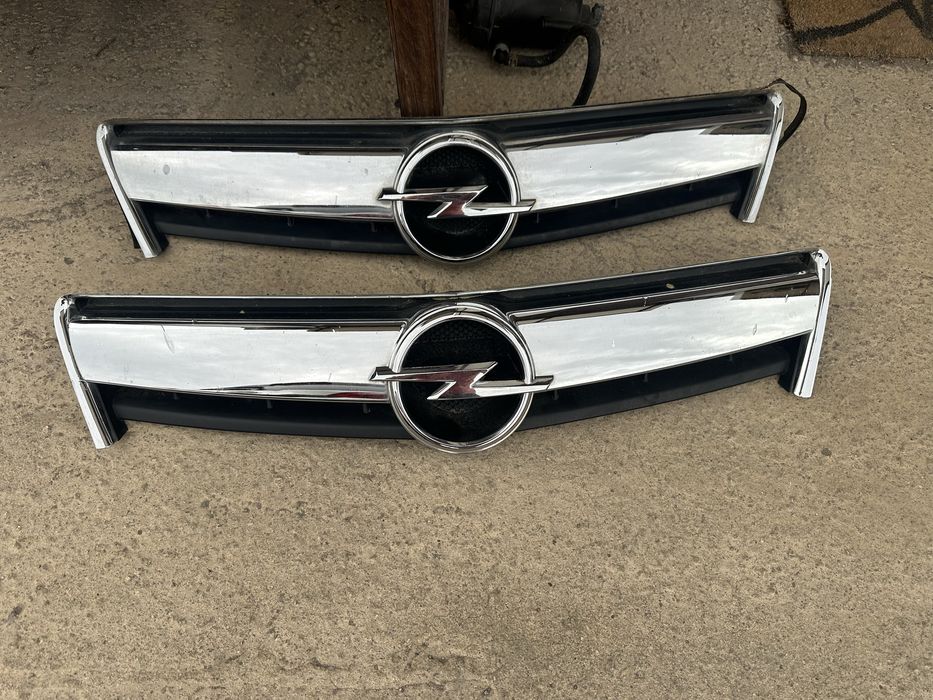 Решетка/Маска преден капак за Опел Антара!