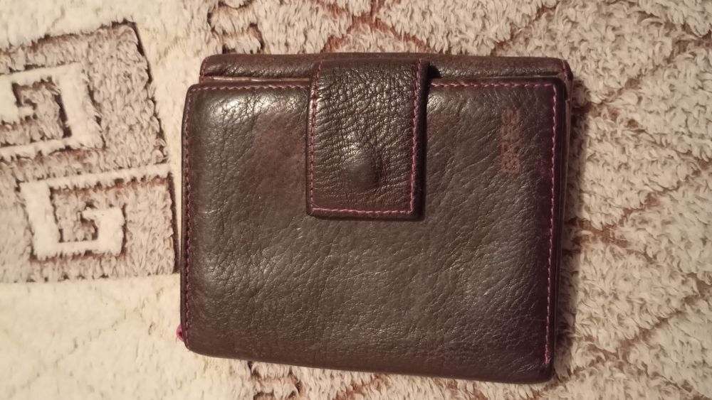 Продам кошельки и сумочки.