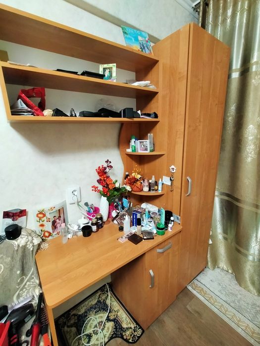 Продам стол и шкаф пенал 13000