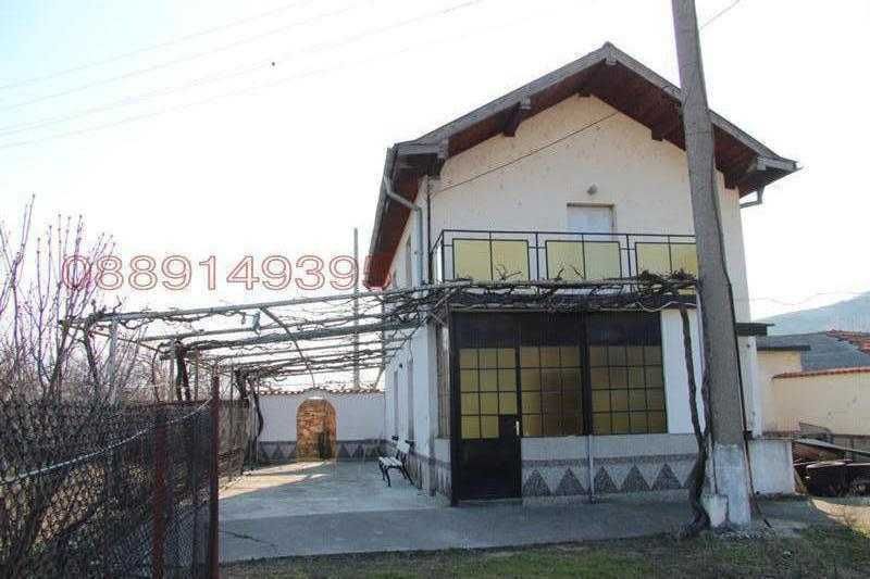 Стопански двор със застроена площ