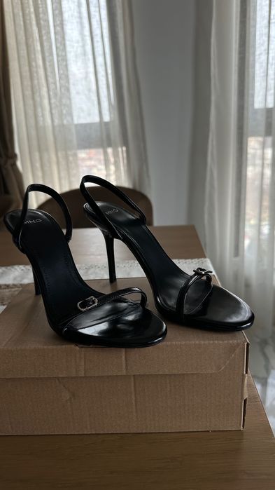 Черни сандали Mango