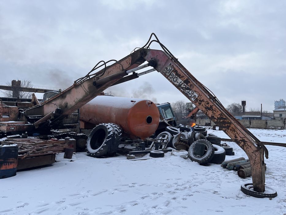 Продам перегружатель лома ковровец.