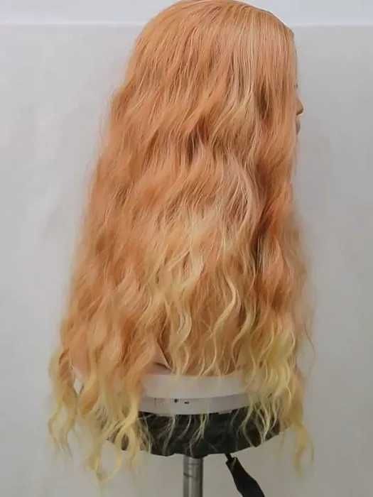 Оранжева къдрева перука с руси краища на път