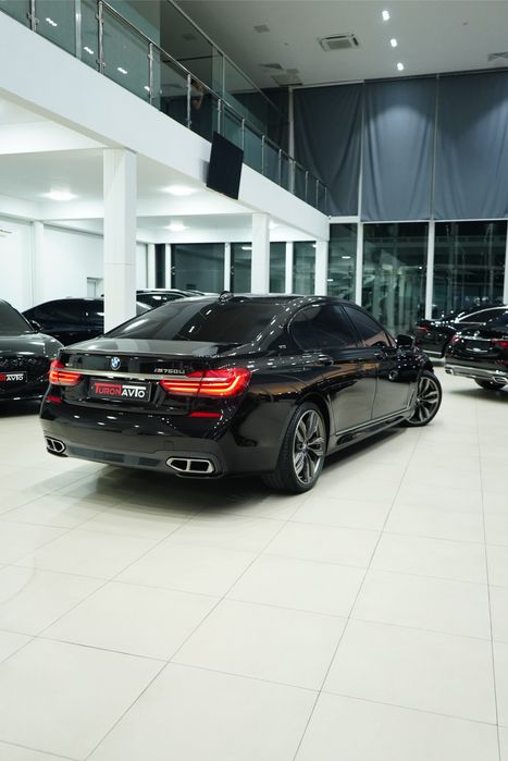 BMW M760Li V12 xDrive