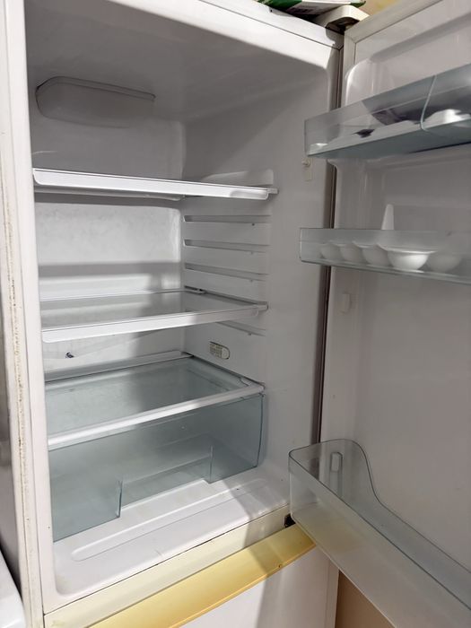 Продам холодильник на запчасти самовызов