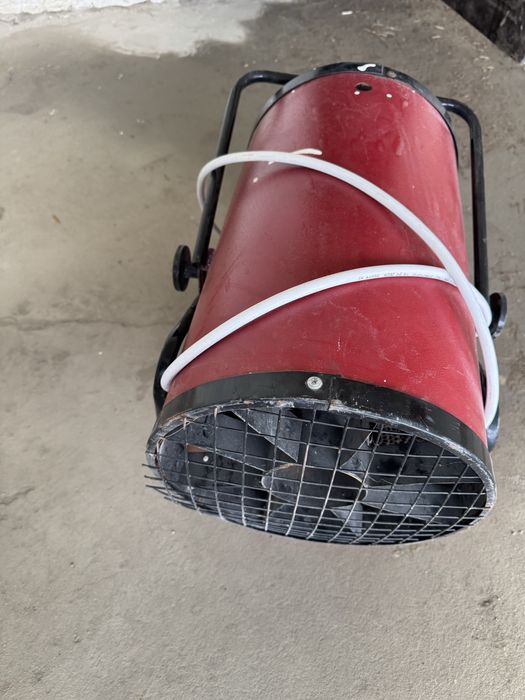 Продам электрическую тепловую пушку (тепловентилятор).