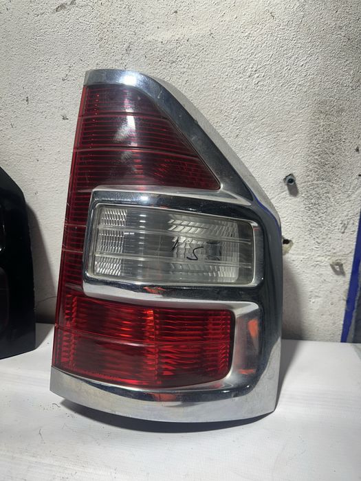 Фонарь задний правый Mitsubishi Pajero 3