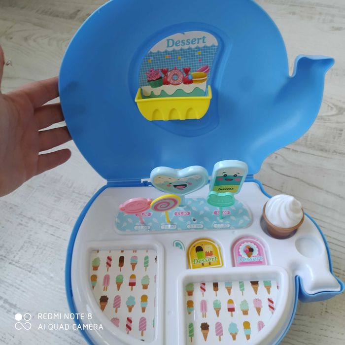 Детска играчка куфарче със сладоледи и близалки като сергия