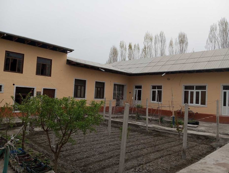 Xovli uy srochno sotiladi  yangi qurilgan narxini kelishamiz